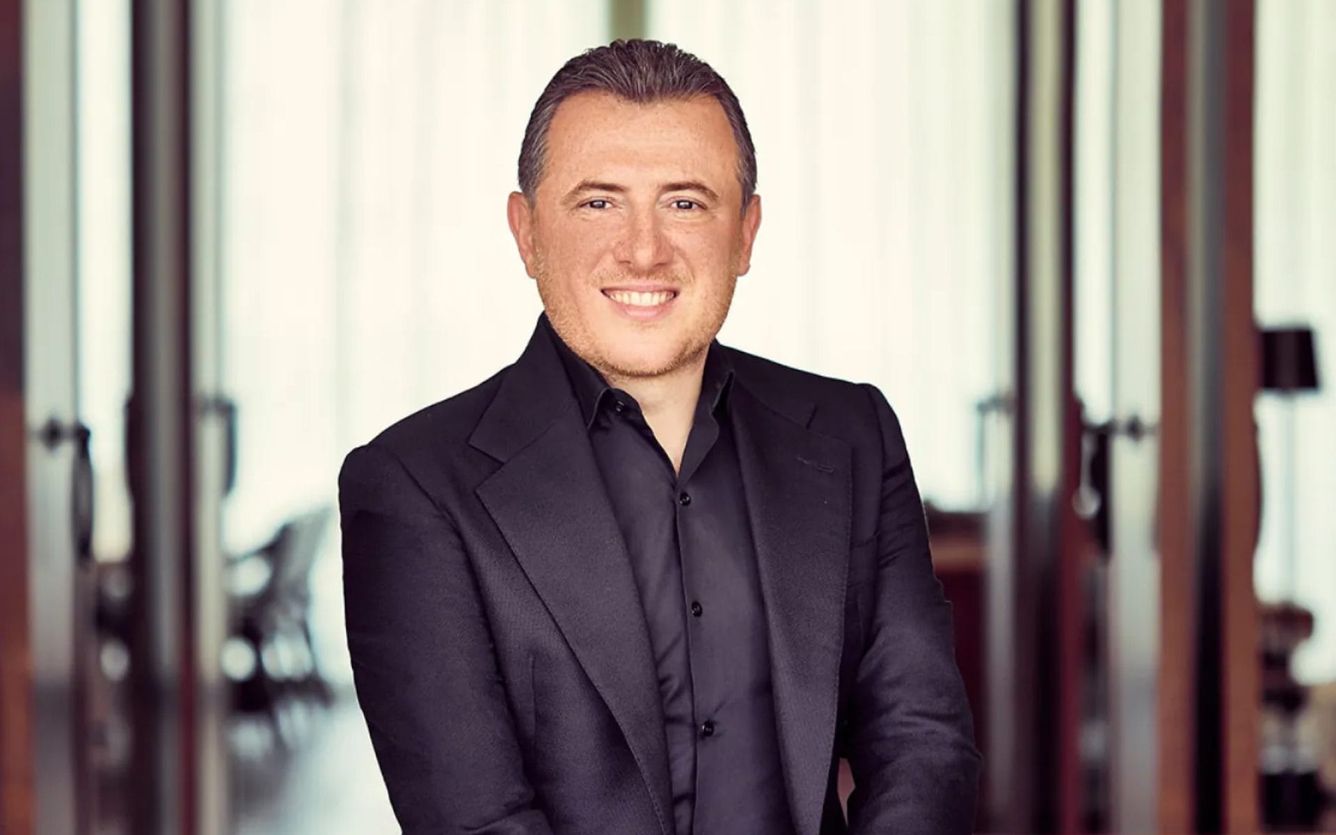 Mahdi Amjad, CEO de OMNIYAT: la visión que transformó el lujo inmobiliario en Dubái